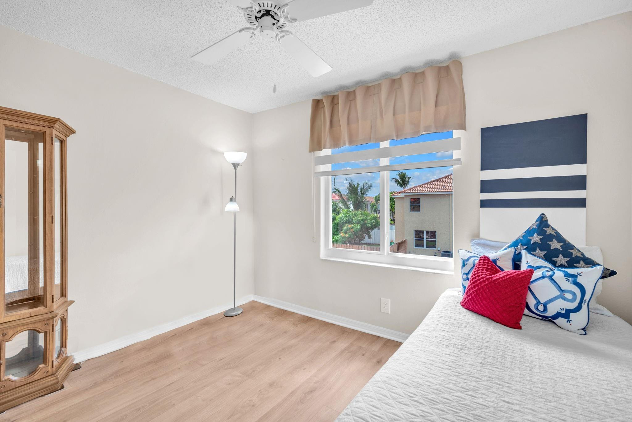 LAKE CHARLESTON - Residential