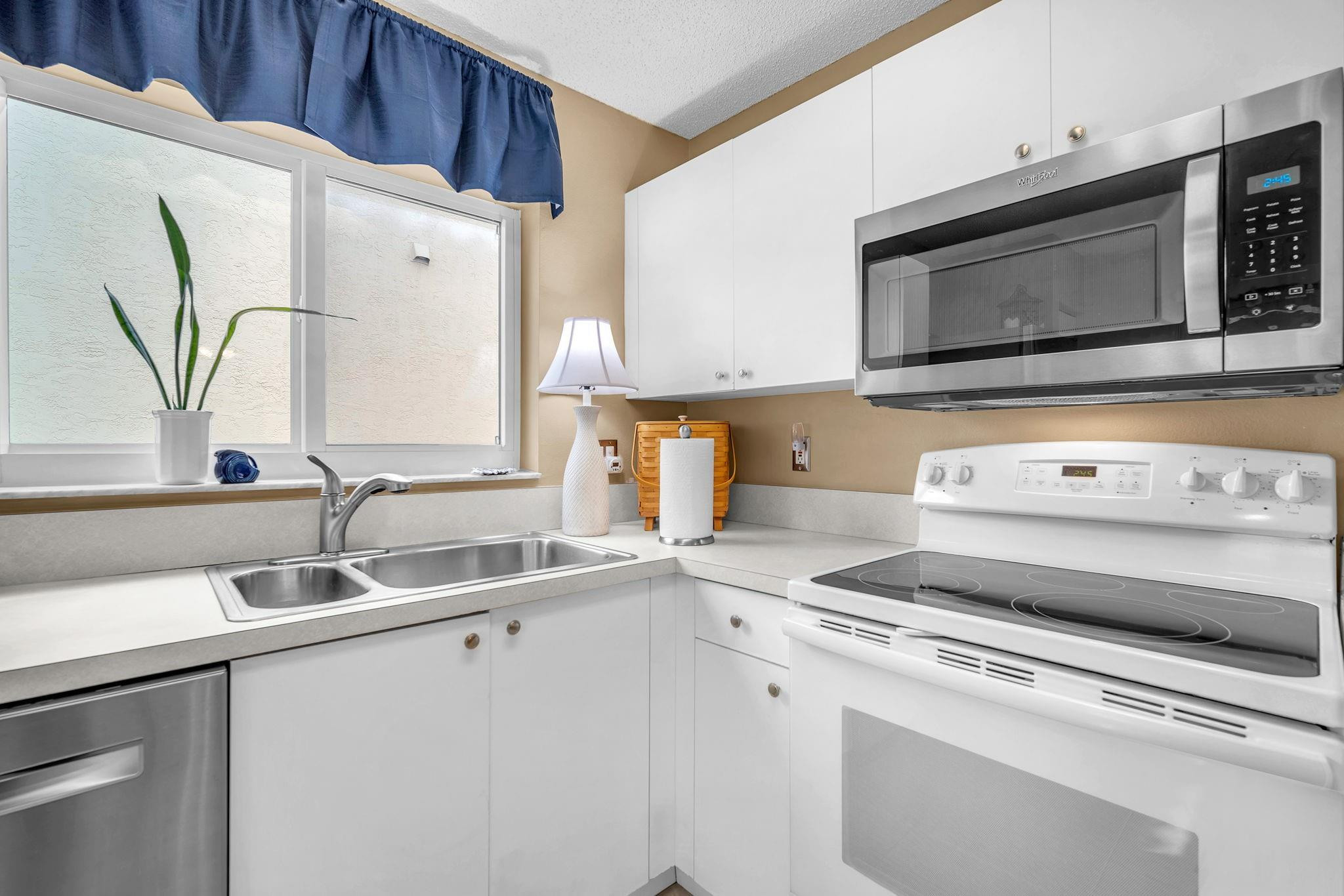 LAKE CHARLESTON - Residential