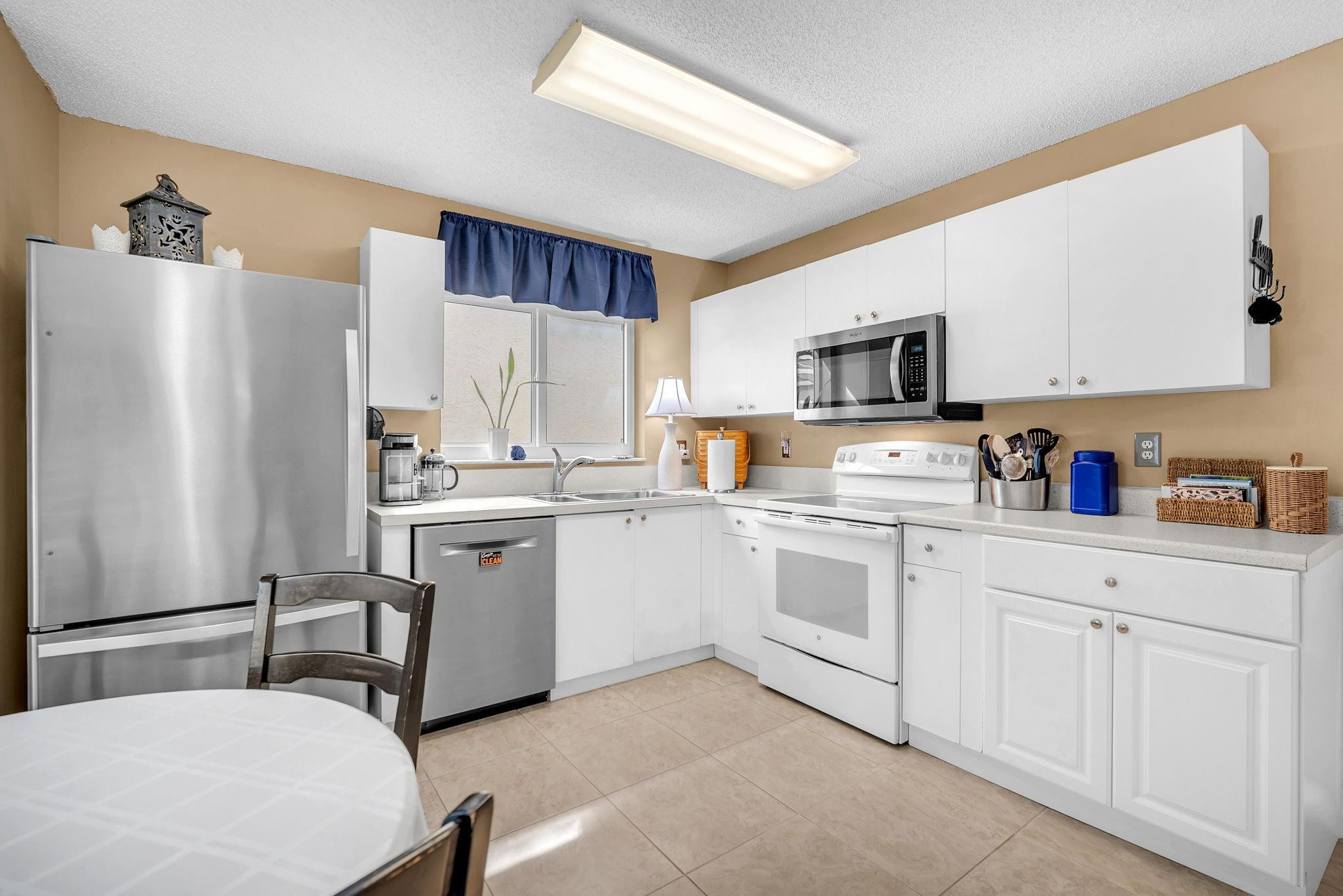 LAKE CHARLESTON - Residential