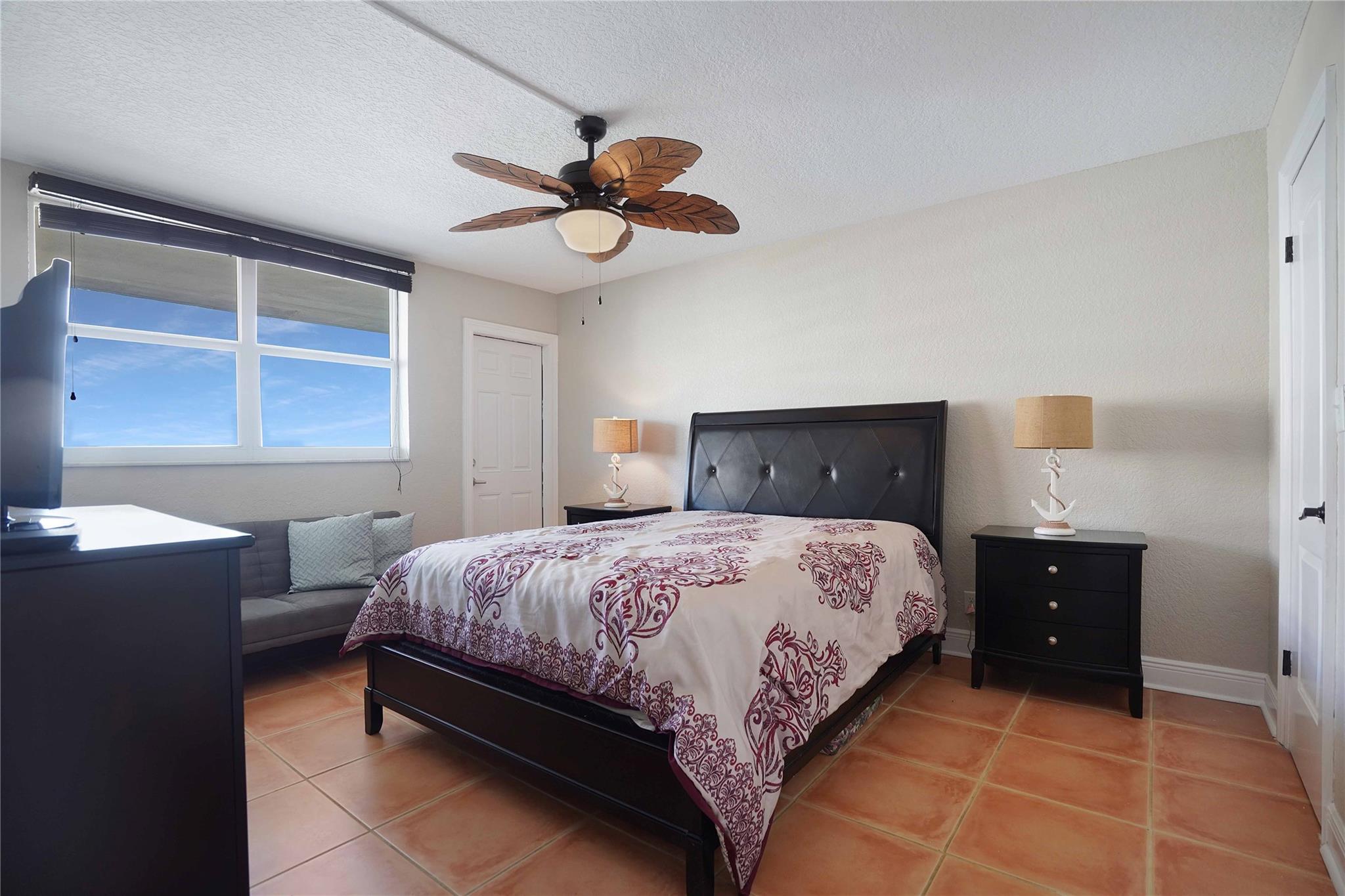 HILLSBORO LE BARON - Residential