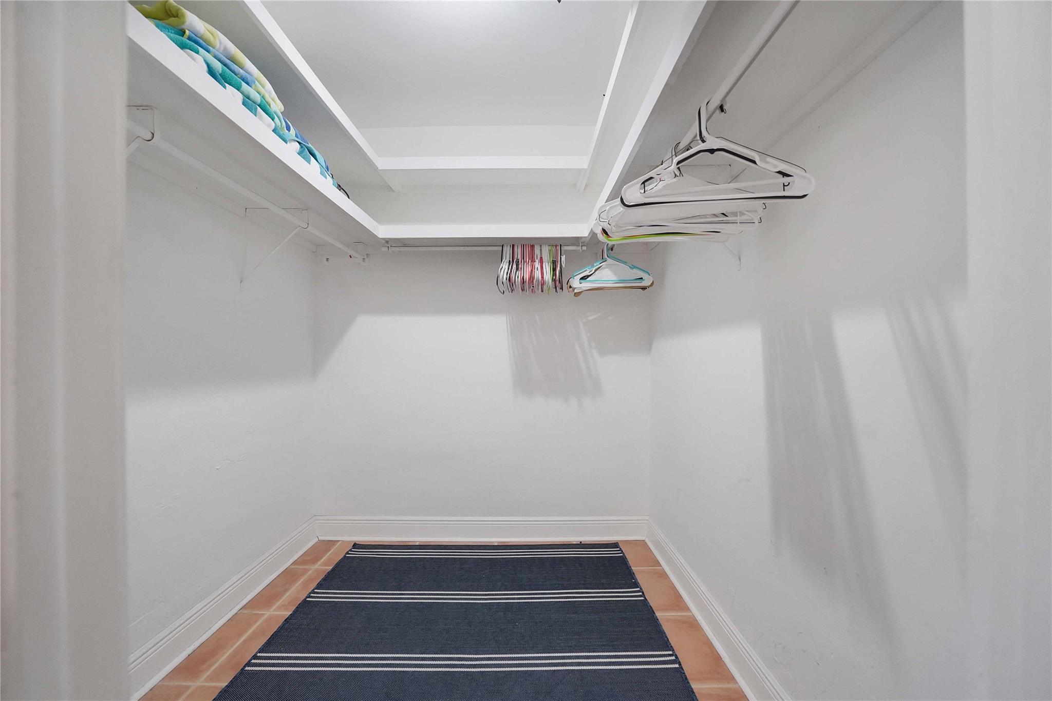 HILLSBORO LE BARON - Residential