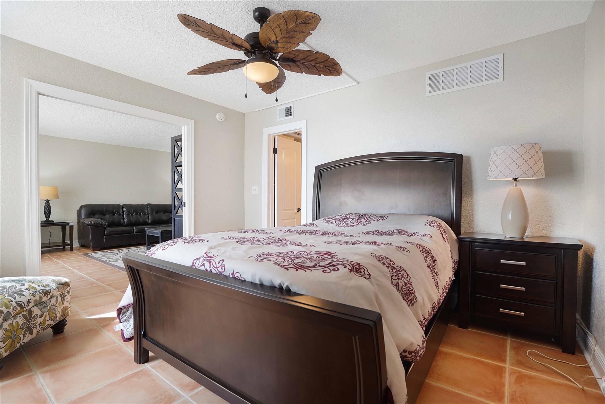 HILLSBORO LE BARON - Residential
