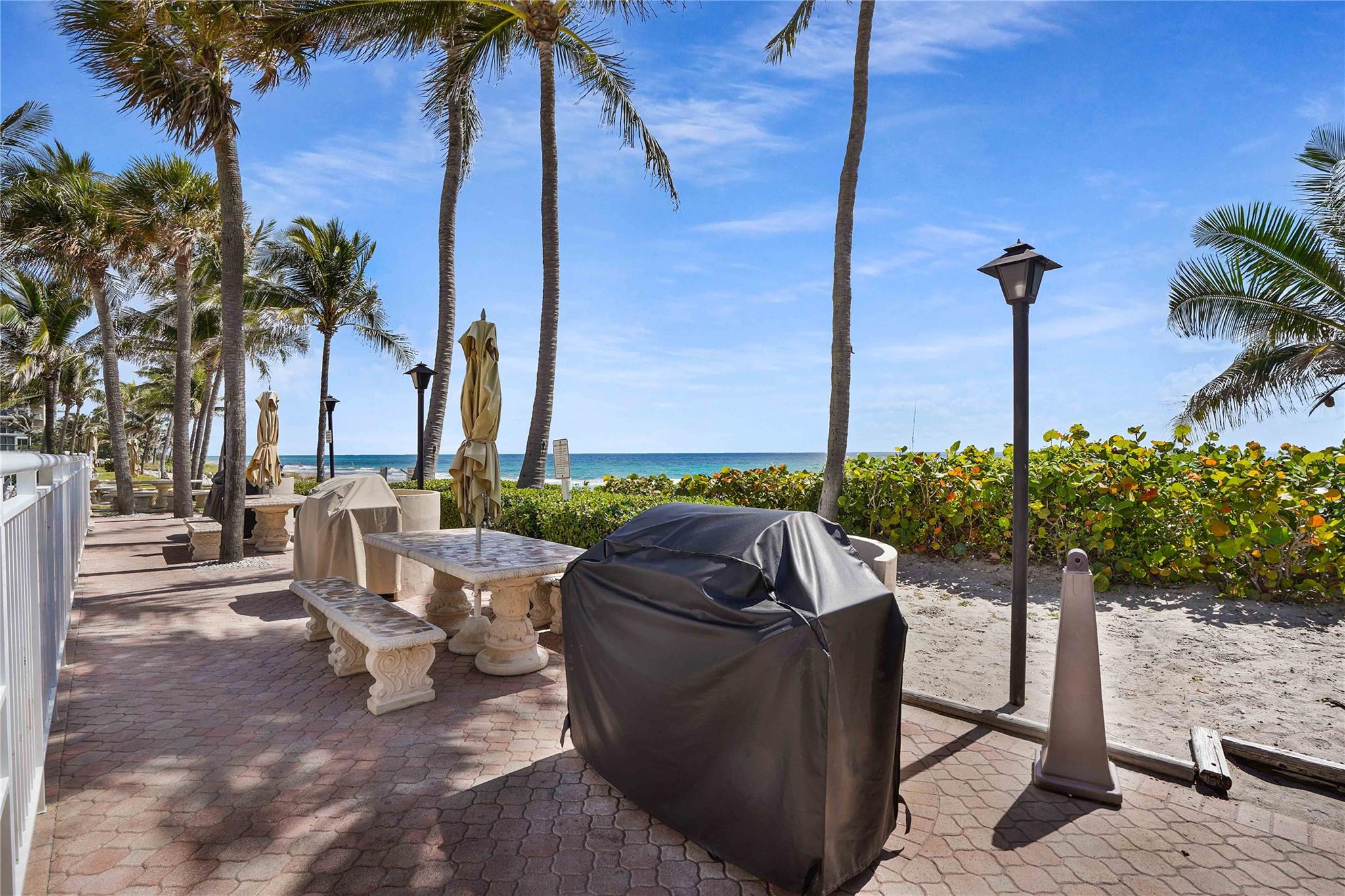 HILLSBORO LE BARON - Residential