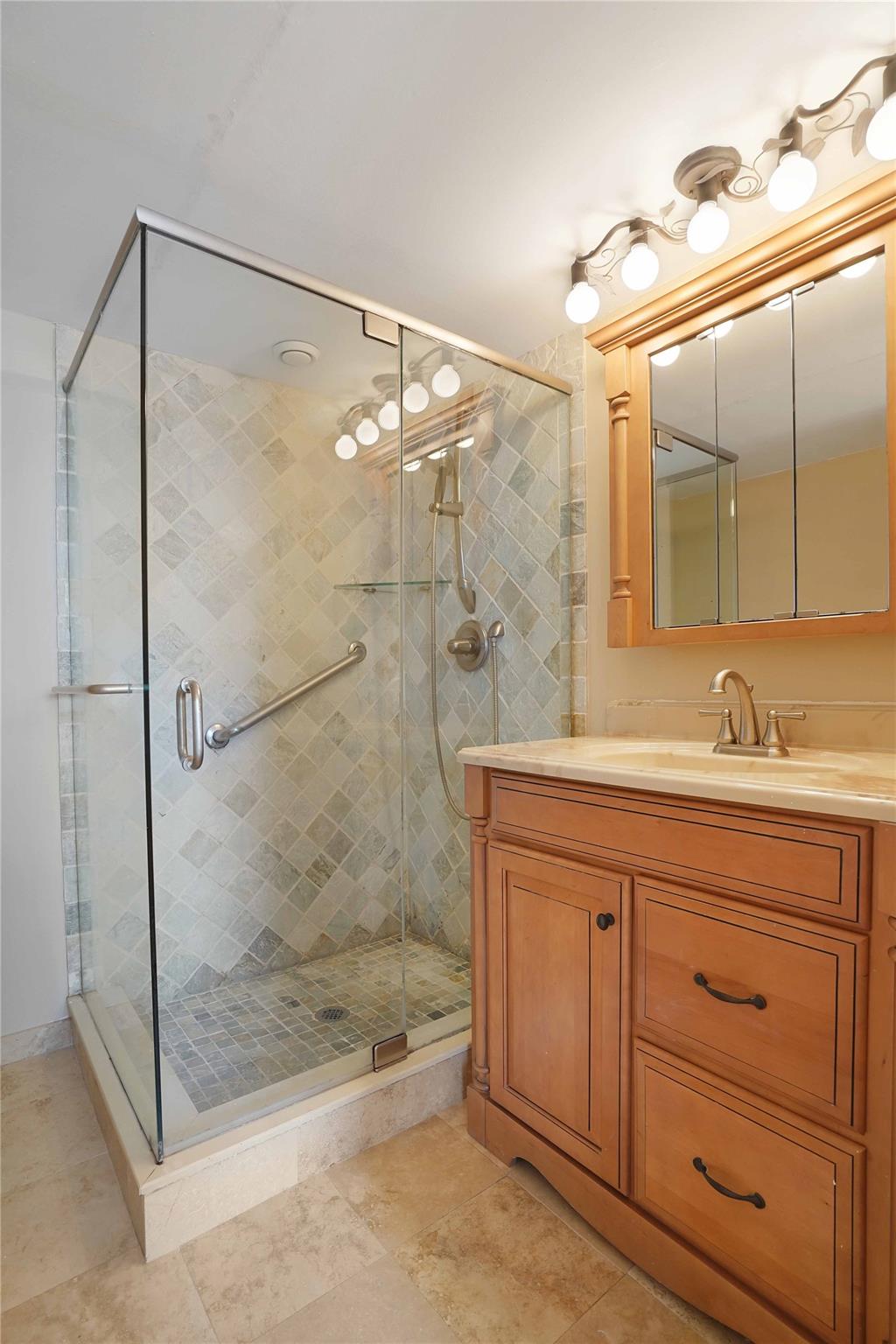 HILLSBORO LE BARON - Residential