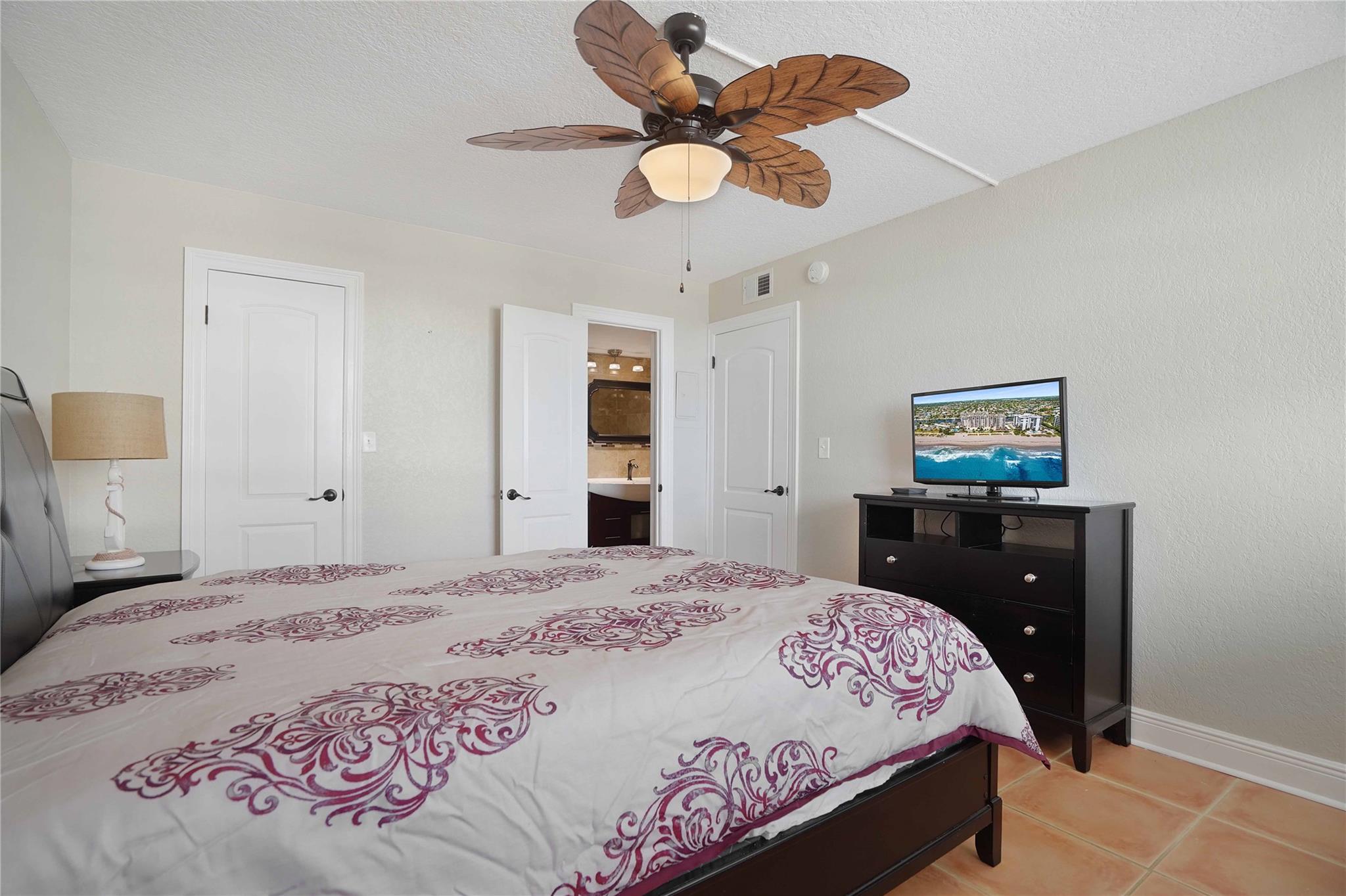 HILLSBORO LE BARON - Residential