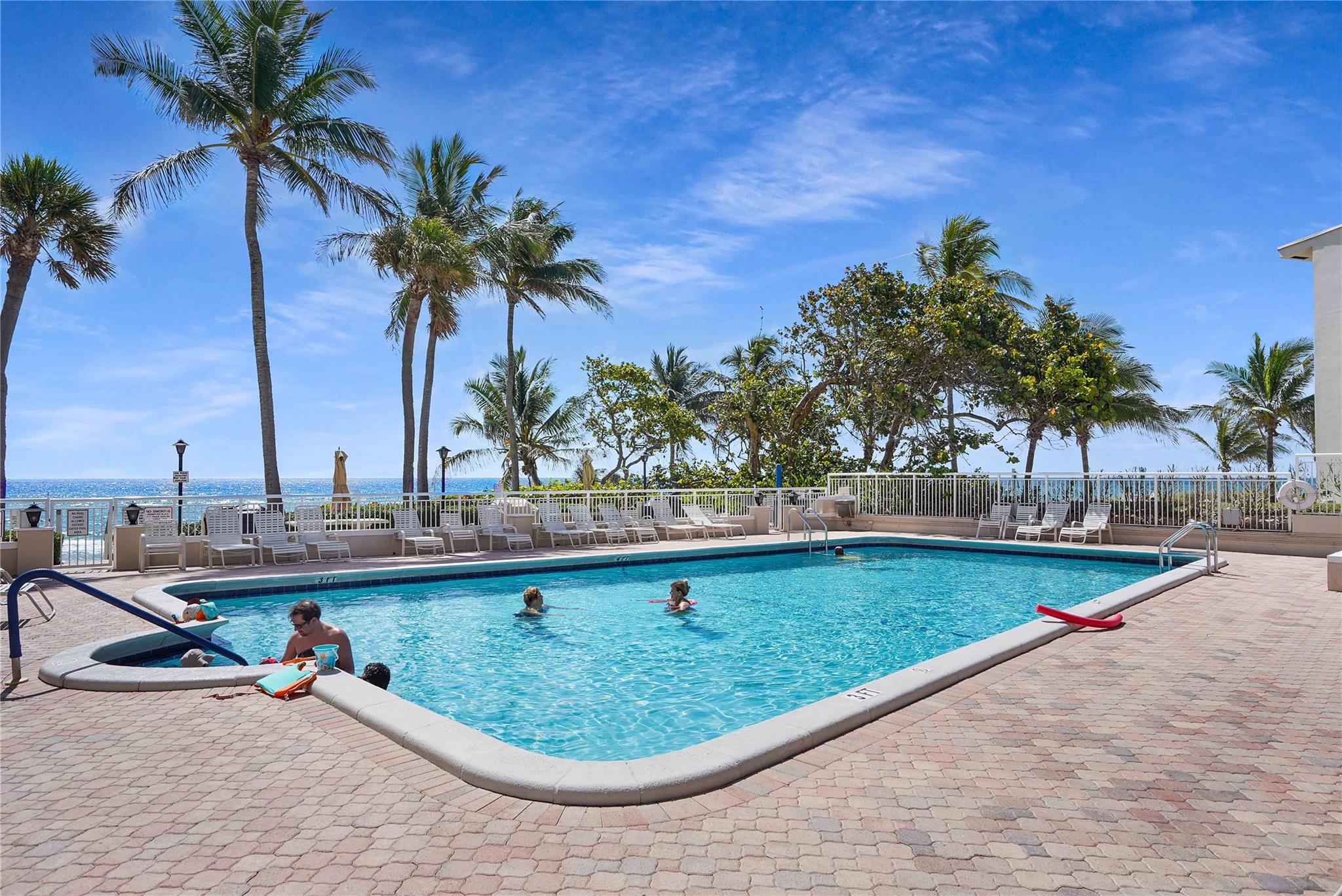 HILLSBORO LE BARON - Residential
