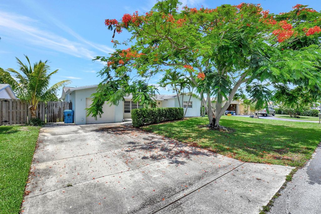 Photo of 1185 SW 28th Avenue, Boynton Beach, FL 33426 (MLS # R11001220)