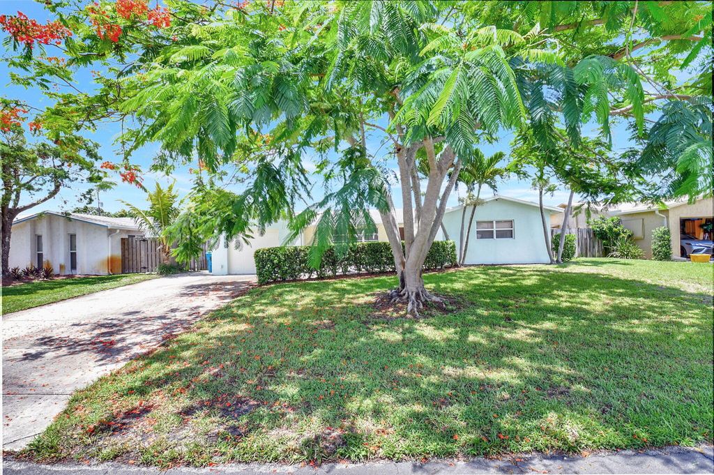 Photo of 1185 SW 28th Avenue, Boynton Beach, FL 33426 (MLS # R11001220)