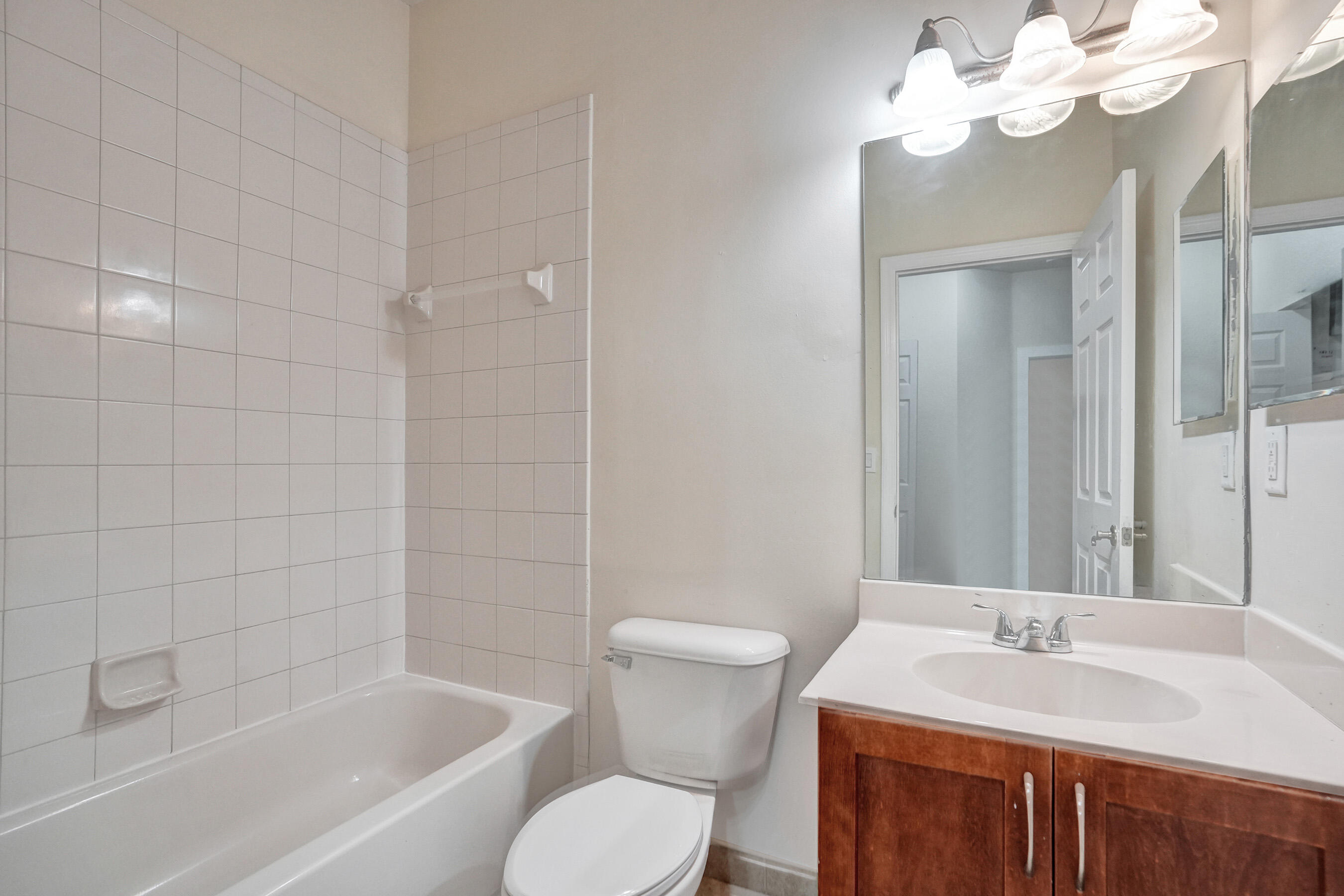 HAMPTON HILLS - Residential Lease