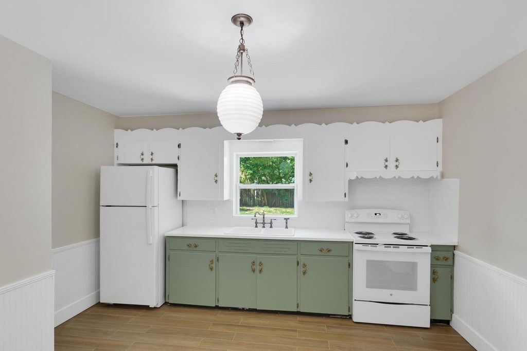 Photo of 1714 Linwood Avenue, Fort Pierce, FL 34982 (MLS # R10890037)