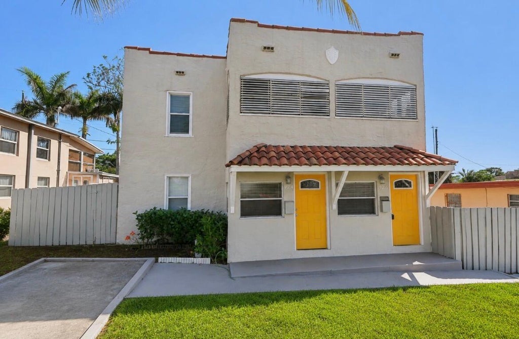 Photo of 924 MCINTOSH Street, West Palm Beach, FL 33405 (MLS # B26072719)