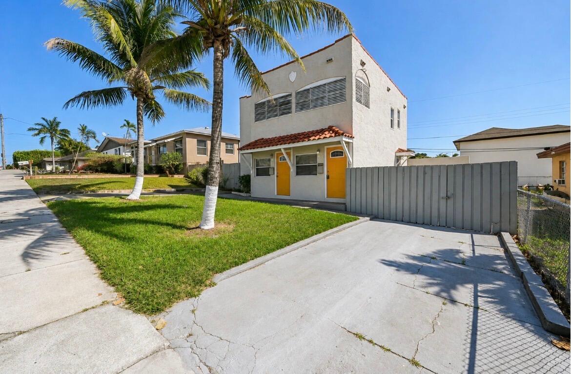 924 MCINTOSH Street, West Palm Beach, FL, 33405/$545,000 1 924 MCINTOSH Street