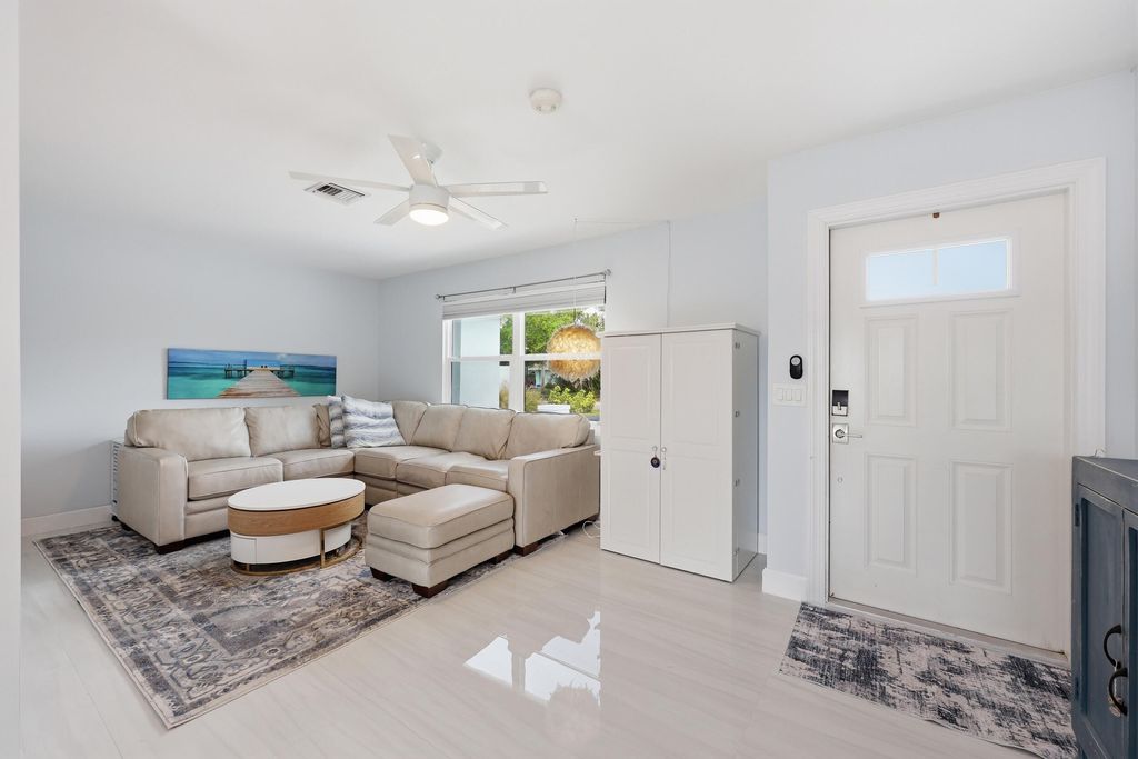 Photo of 1516 Seabrook Road, Jupiter, FL 33469 (MLS # B26004171)