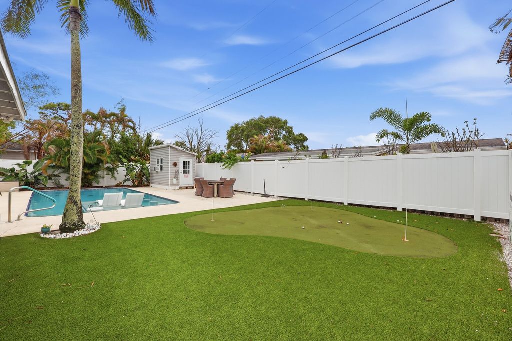 Photo of 1516 Seabrook Road, Jupiter, FL 33469 (MLS # B26004171)