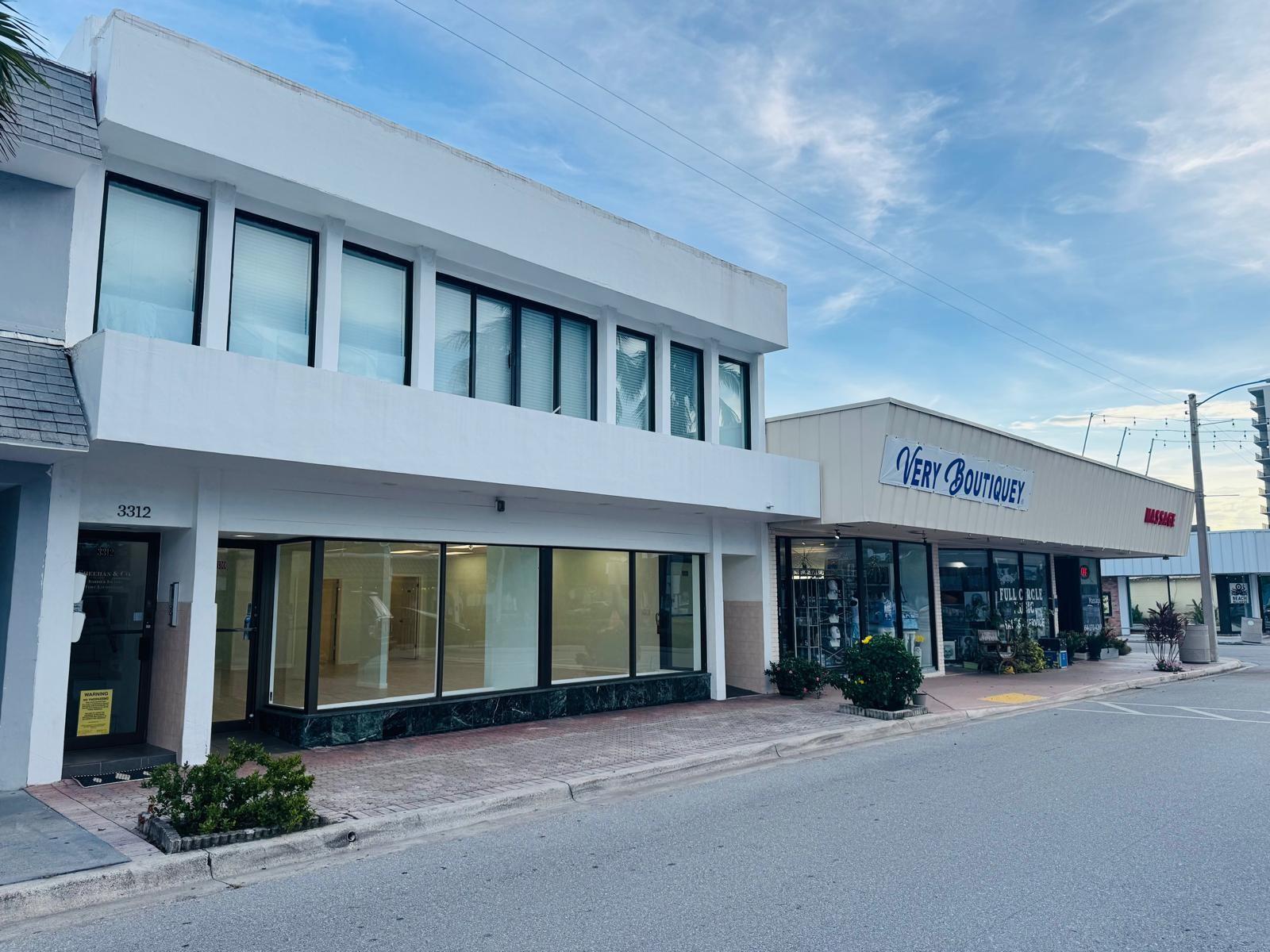 Beautiful commercial/ retail space on the very well-known and affluent "33RD STREET " " NORTH BEACH RESTAURANTS AND SHOPS " FORT LAUDERDALE. Strategically just north of OKLAND PARK BLVD/ A1A. BEACH AREA. As you can see on the pictures, this is next to 3310, no dividing walls. Great Restaurants, Sport Bars, Best coffee Shops, Fashion Women and Men Boutiques, Diamonds-Jewlery Stores, Art Galleries, Wine Bars, Hair Salons, Ice Cream-Bakery, Christmas Festivals, Christmas Boat Parade, Air-Sea Show, Water Taxi Tourist Attraction.
