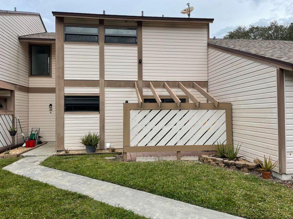 Photo of 122 Sherwood Circle #10c, Jupiter, FL 33458 (MLS # R10867684)