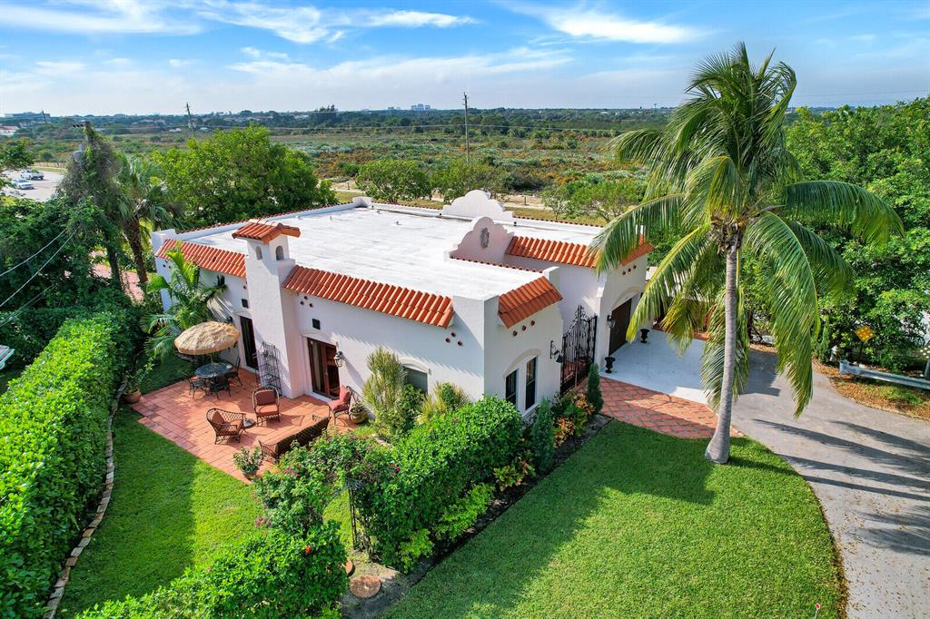 Perfect seasonal rental just steps to the ocean in beautiful Juno Beach, FL! Walk to the beach from your front door while enjoying nearby Loggerhead Marinelife Center and Juno Beach Pier with saltwater fishing, turtle rescue programs & history tours. Come relax and enjoy the nice winter months in sunny Florida! Completely furnished and turnkey. Available annually at $4,550/month.