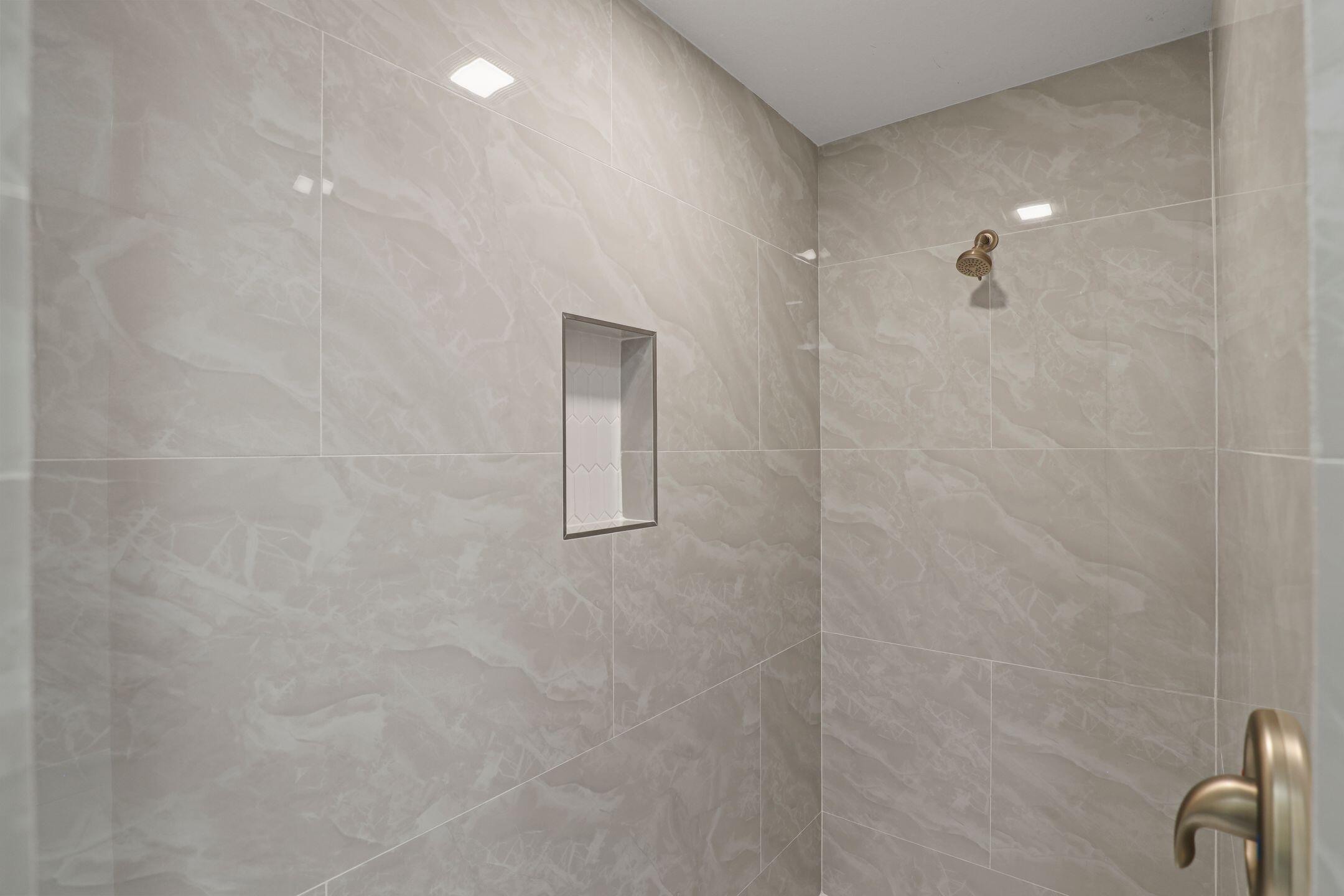 INDIAN RIVER ESTATES UNIT - Residential Lease