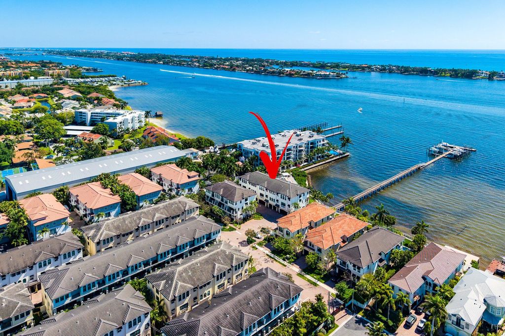 Photo of 10 Windward Lane, Boynton Beach, FL 33435 (MLS # B26022140)