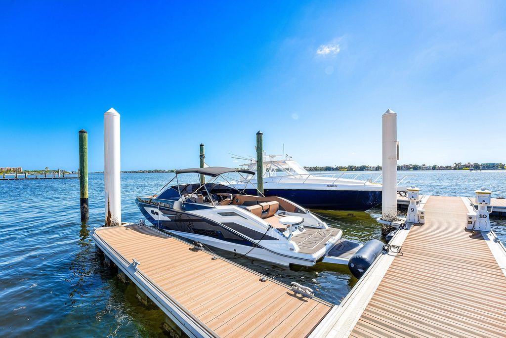 Photo of 10 Windward Lane, Boynton Beach, FL 33435 (MLS # B26022140)