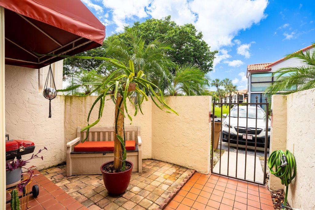 Photo of 109 Liberty Ct #109, Deerfield Beach, FL 33442 (MLS # F10532929)