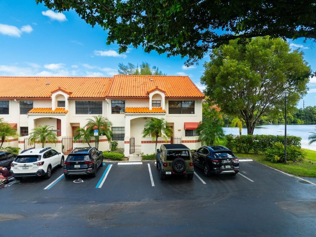 Photo of 109 Liberty Ct #109, Deerfield Beach, FL 33442 (MLS # F10532929)