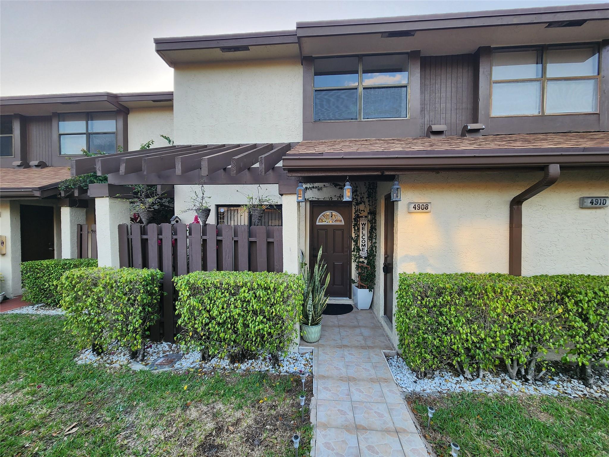 SPRINGDALE LAKE - Residential