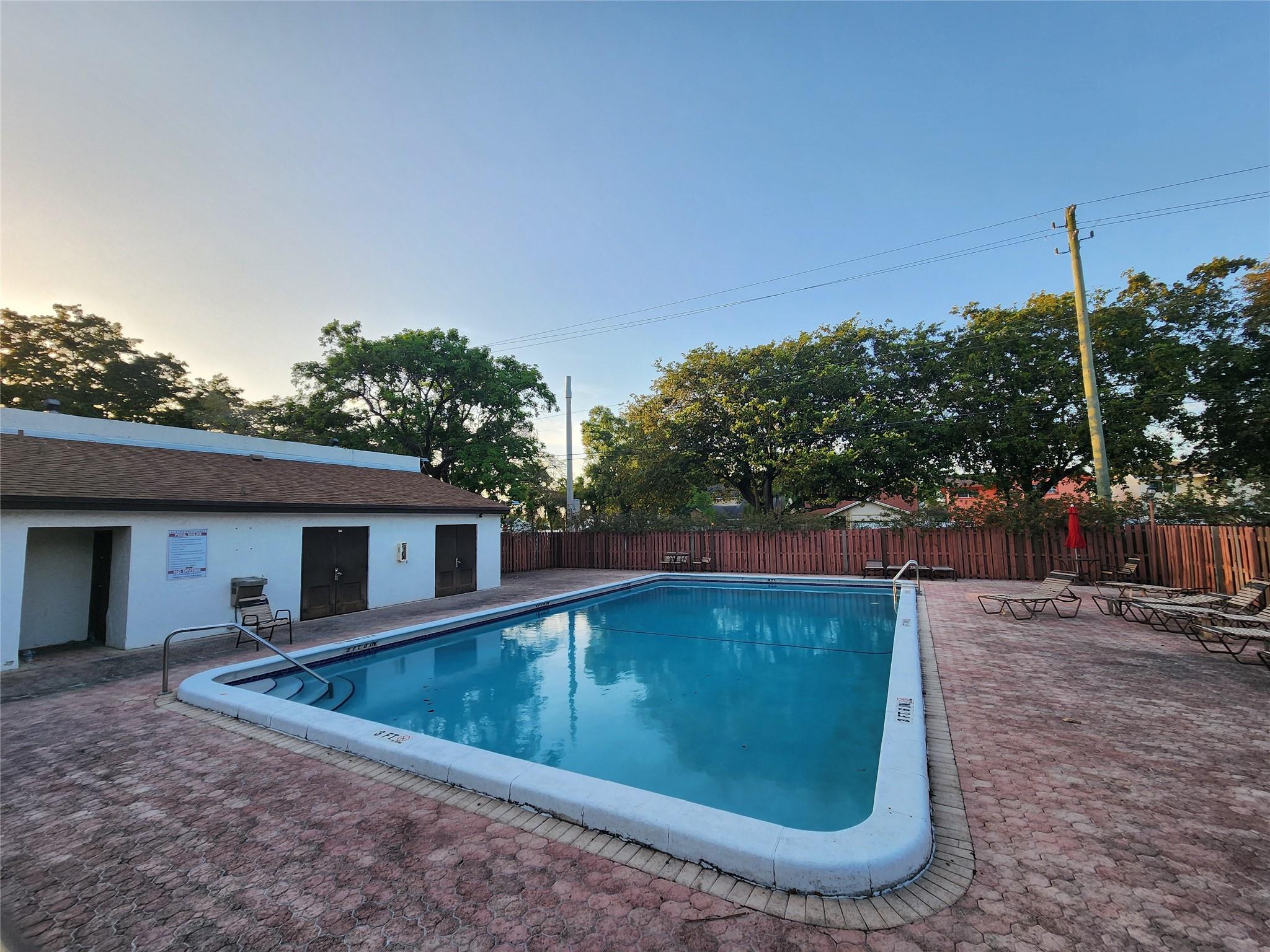 SPRINGDALE LAKE - Residential