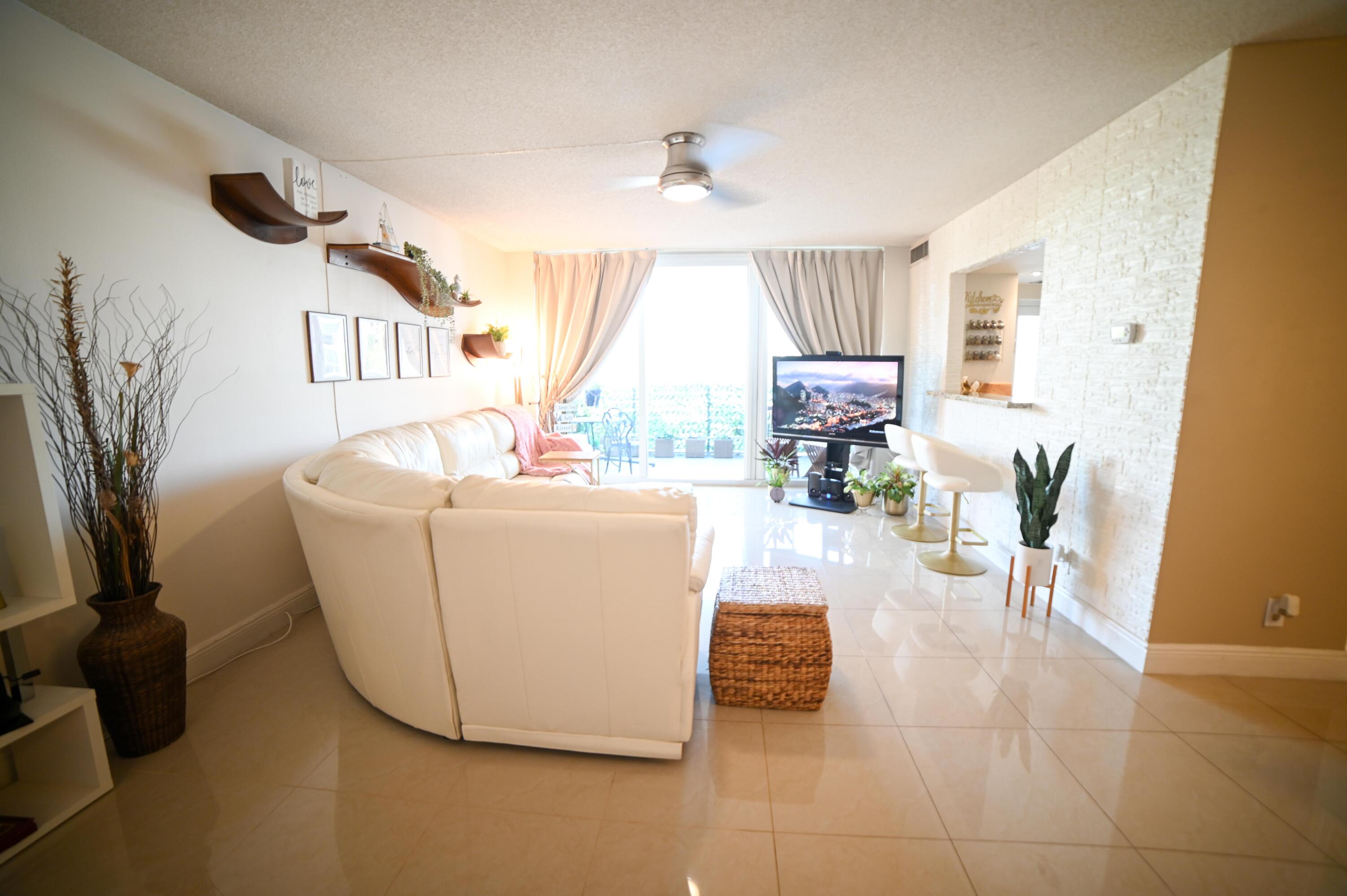 2701 N Ocean Boulevard 2f