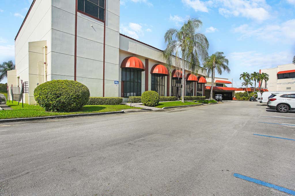 Photo of 211 S Hollybrook Drive #107, Pembroke Pines, FL 33025 (MLS # B26060536)
