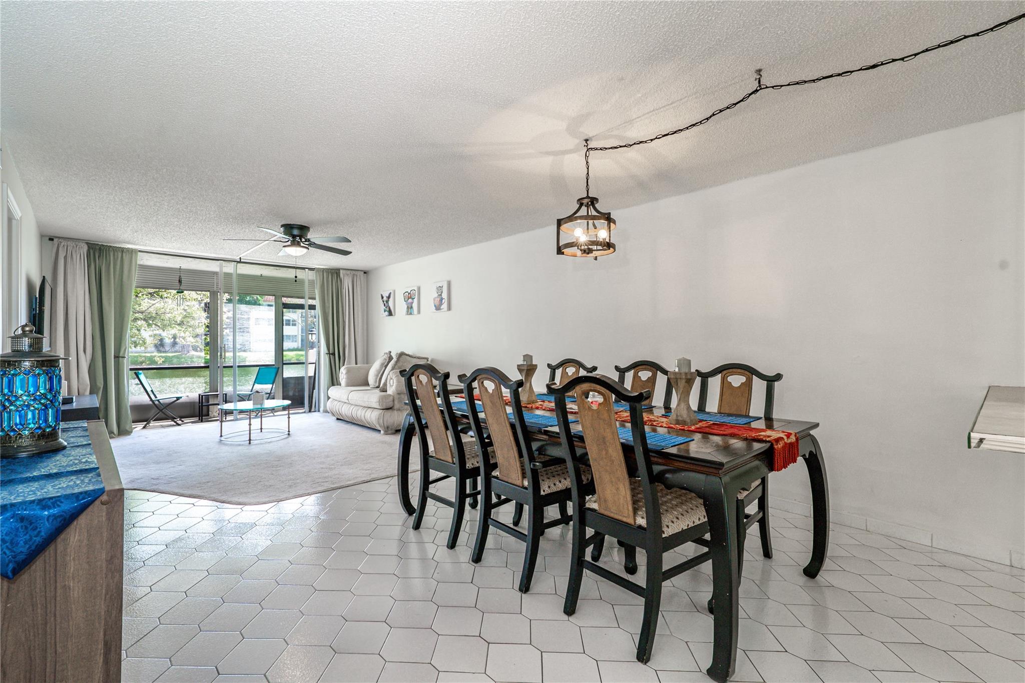 361 S Hollybrook Dr 102