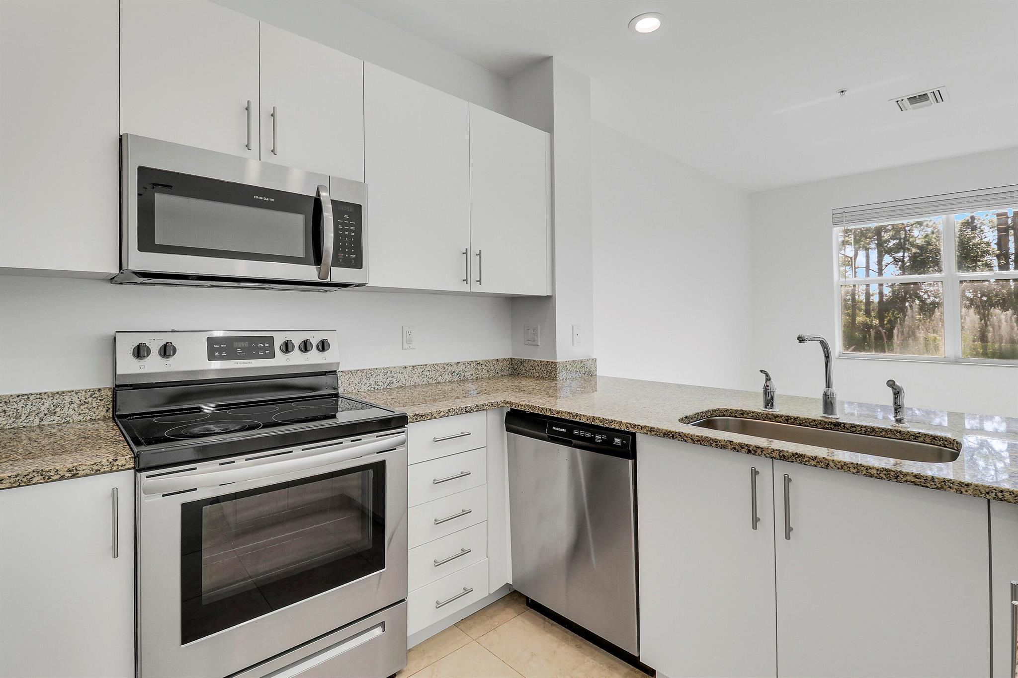 HERITAGE ENCLAVE - Residential Lease