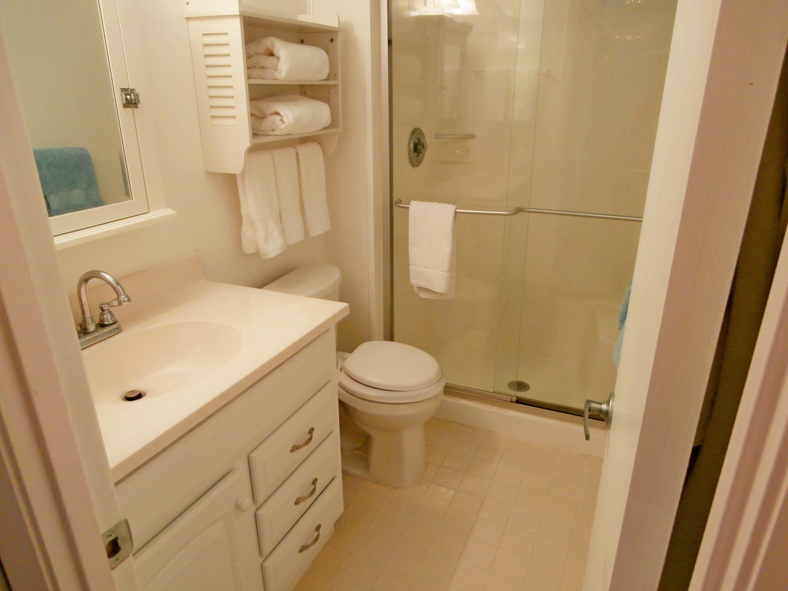 GOLDEN LAKES VILLAGE CONDO 13-D - Residential