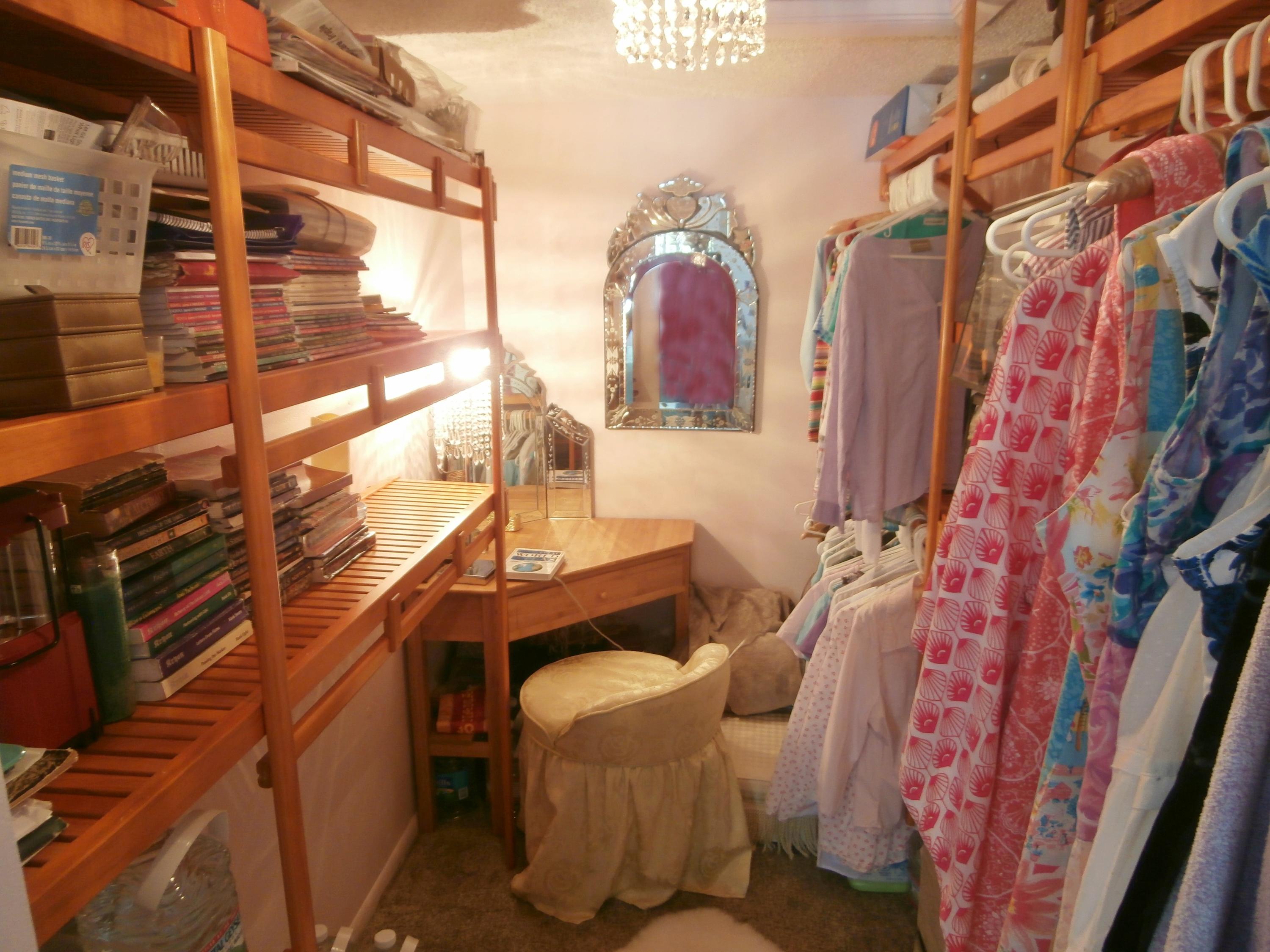 GOLDEN LAKES VILLAGE CONDO 13-D - Residential