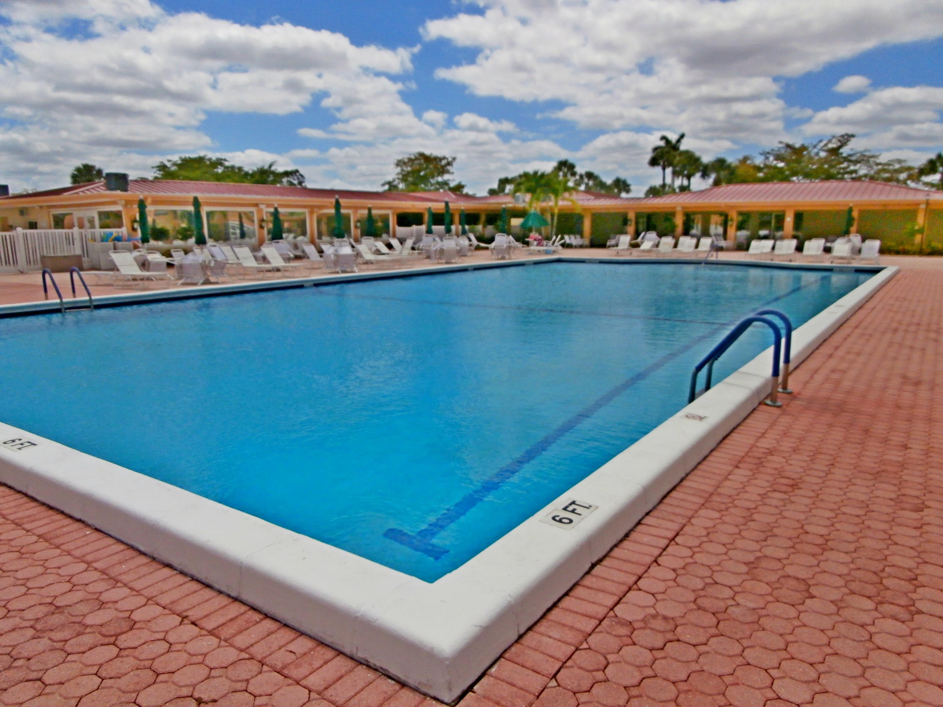 GOLDEN LAKES VILLAGE CONDO 13-D - Residential