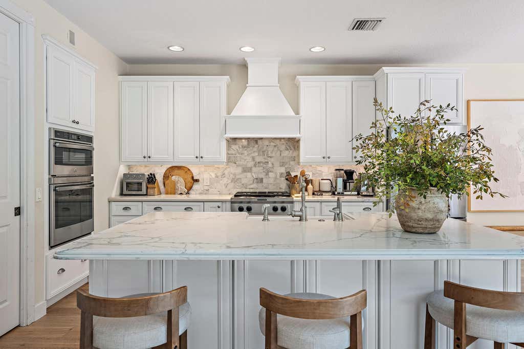 Photo of 221 New Haven Boulevard, Jupiter, FL 33458 (MLS # B26067150)