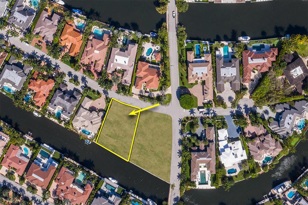 ROYAL PALM YACHT & COUNTRY CLUB - Land