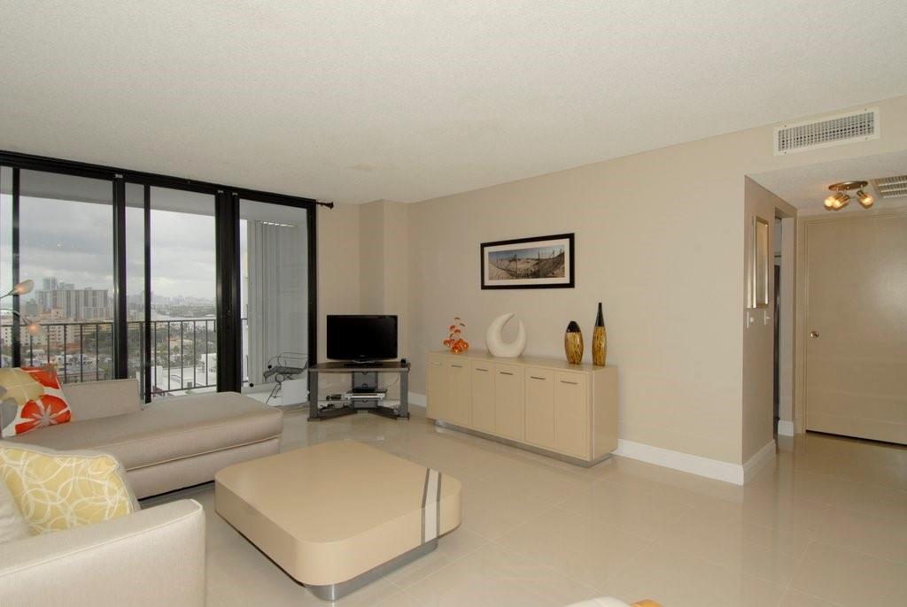 CRYSTAL TOWER - Residential