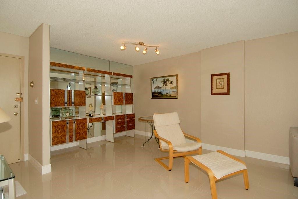 CRYSTAL TOWER - Residential