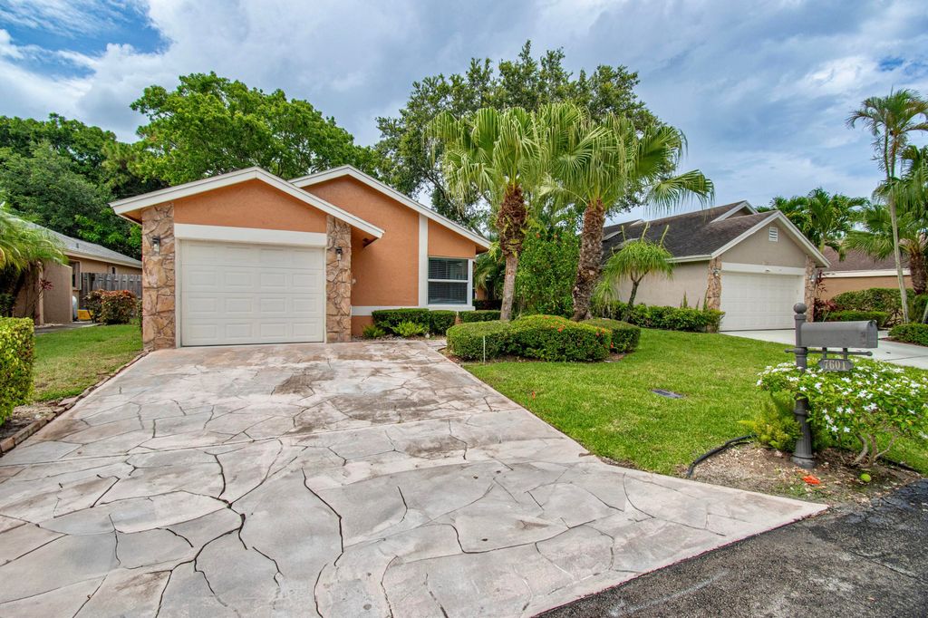 Photo of 7601 Martinique Boulevard, Boca Raton, FL 33433 (MLS # B26036785)