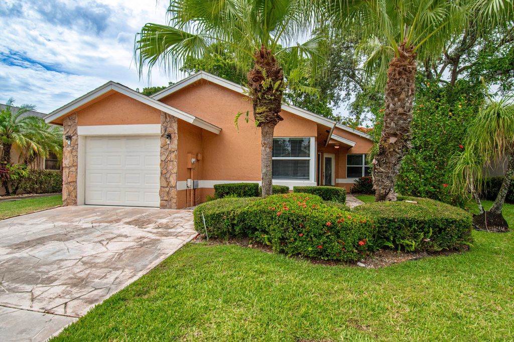 Photo of 7601 Martinique Boulevard, Boca Raton, FL 33433 (MLS # B26036785)
