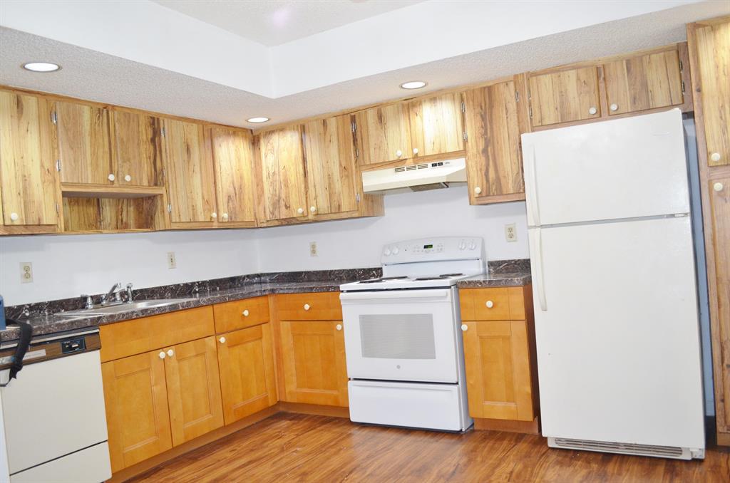 LAS VERDES / OLIVE LEAF CONDO - Residential