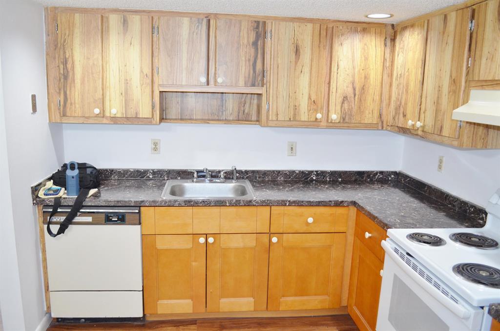 LAS VERDES / OLIVE LEAF CONDO - Residential