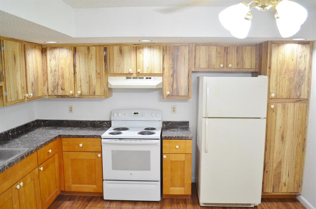 LAS VERDES / OLIVE LEAF CONDO - Residential