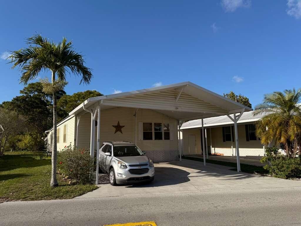 Photo of 2 S 4 Seasons Road, Palm Beach Gardens, FL 33410 (MLS # B26013375)