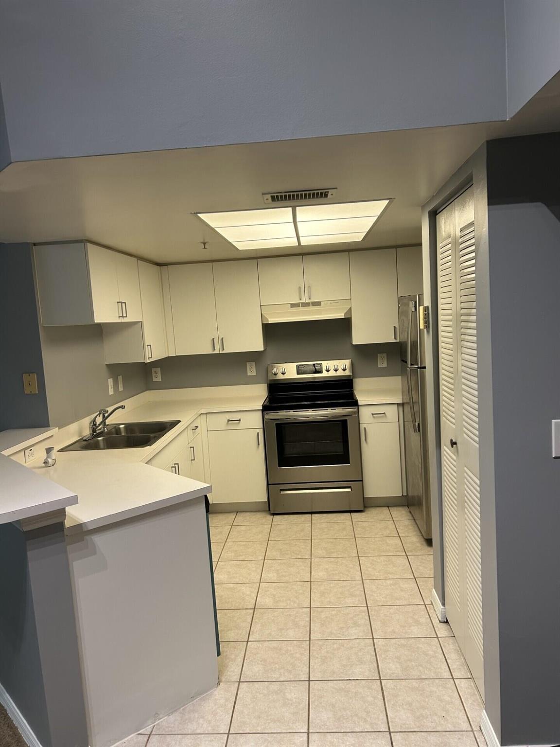 GRAND VIEW AT CRESTWOOD CONDO - Residential Lease