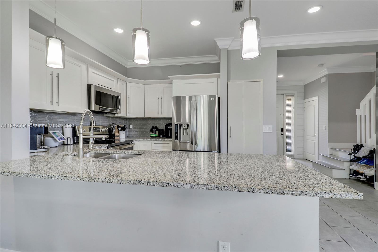 SEMINOLE GARDENS AT WOODB - Residential Lease