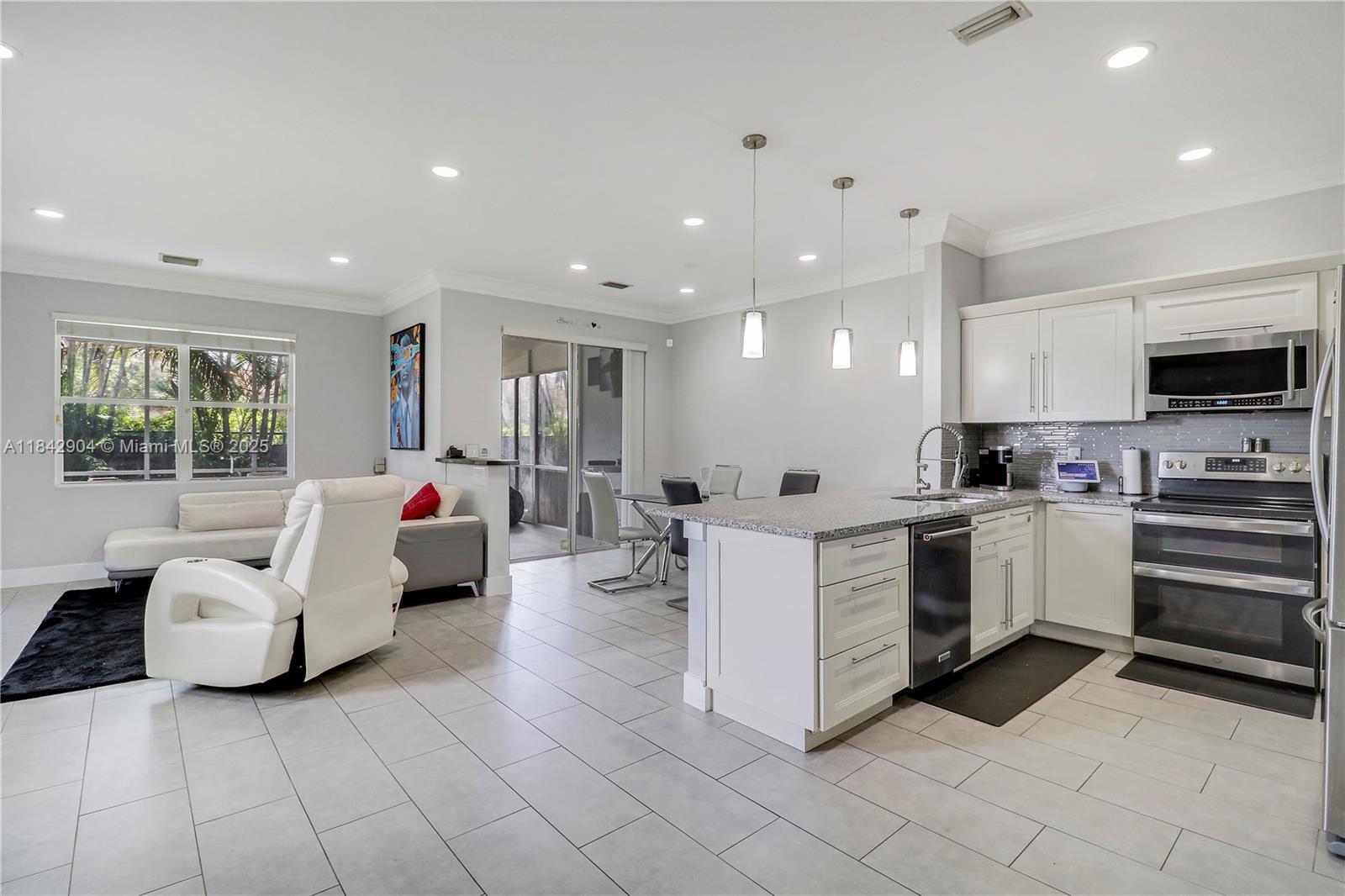 SEMINOLE GARDENS AT WOODB - Residential Lease