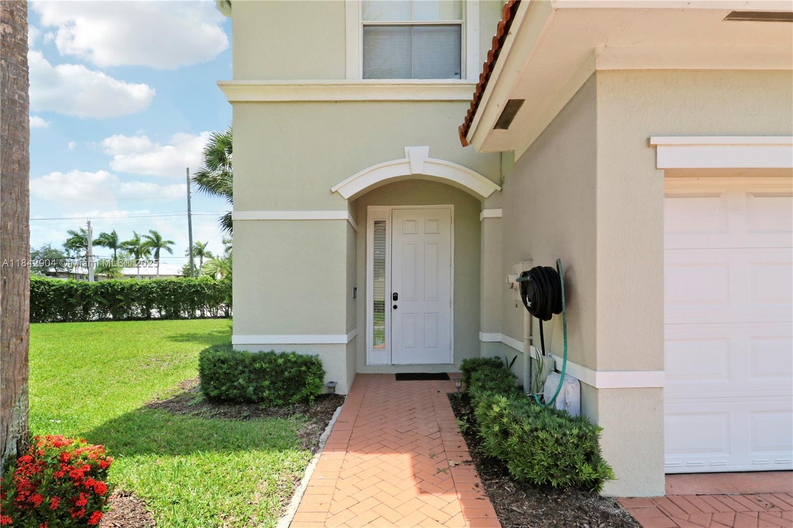 SEMINOLE GARDENS AT WOODB - Residential Lease