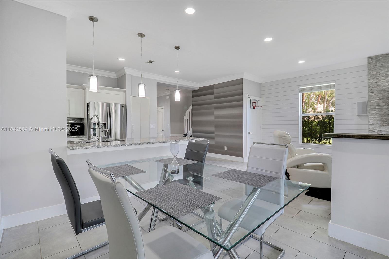 SEMINOLE GARDENS AT WOODB - Residential Lease